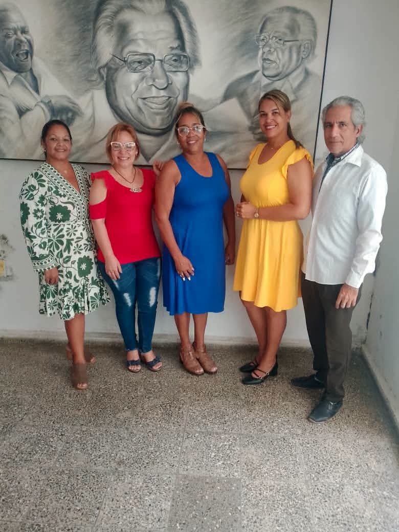 CubaMES's tweet photo. ⚖️ La carrera de Derecho de la @uc_camaguey cerró el curso con defensas exitosas en el ejercicio de cambio de categoría docente. Bartolo Biltres fue reconocido como Profesor Auxiliar y varios colegas obtuvieron la categoría de Asistente. 👏 #Postgrado

📸ℹ #UCCuba 
#Cuba https://t.co/pHhUArvYqO