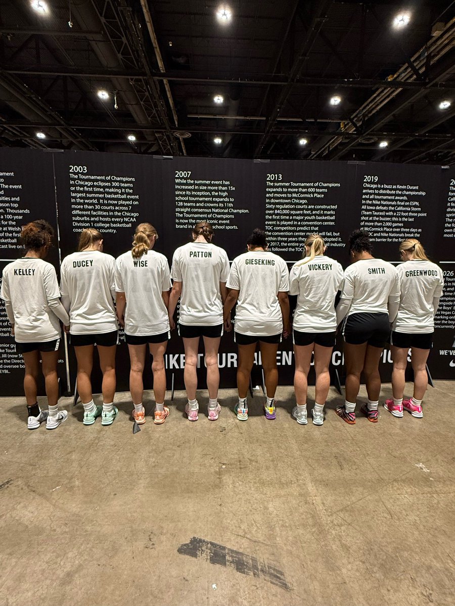 sashafierce0108's tweet photo. My forever family❤️. I’m going to miss playing with these girls. Thank you for making this experience amazing. Thank you Coach Dre for all the work and effort you put into me to make me the player I became and to help me grow. Thank you aau🥹🫶🏽!! #agtg https://t.co/Woh4QVyDn6