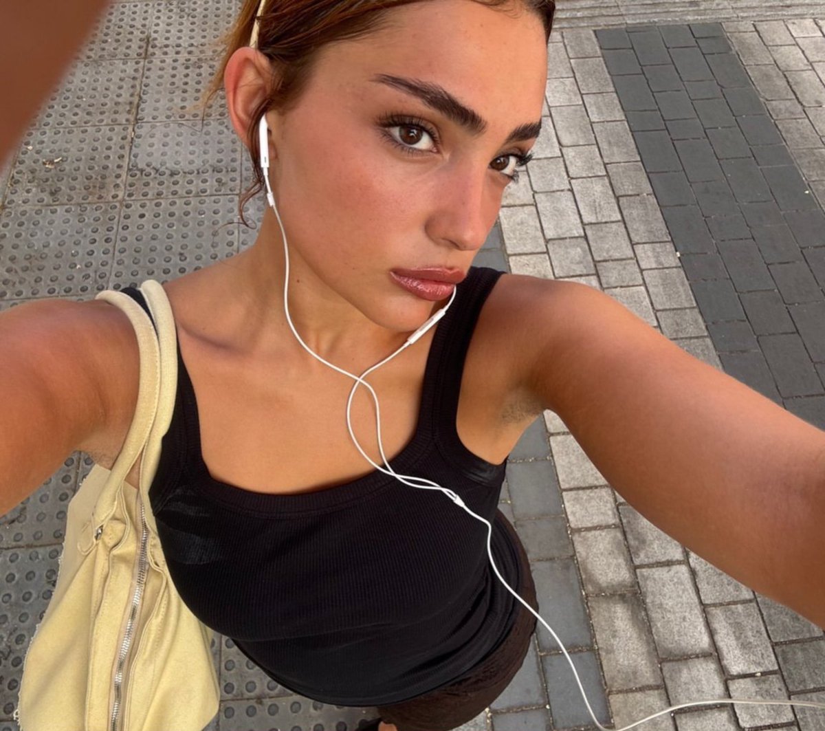dvictoxria's tweet photo. violeta increíblemente bella como siempre https://t.co/l1O06YGj9o