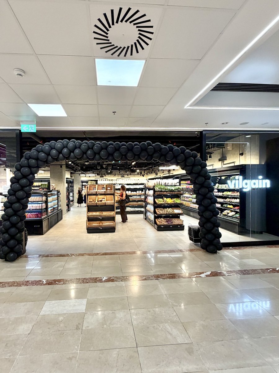 CzechPlease's tweet photo. The Vilgain store that opened in Flora mall is an upscale mini-market like nearby Delmart. They sell fresh fruit and veg, eggs, dairy, cheese, cold cuts, freshly baked croissants, not to mention canned poultry &amp; avocado oil spray. Far bigger than the one coming soon to JzP Square https://t.co/8SRh5i1tRC