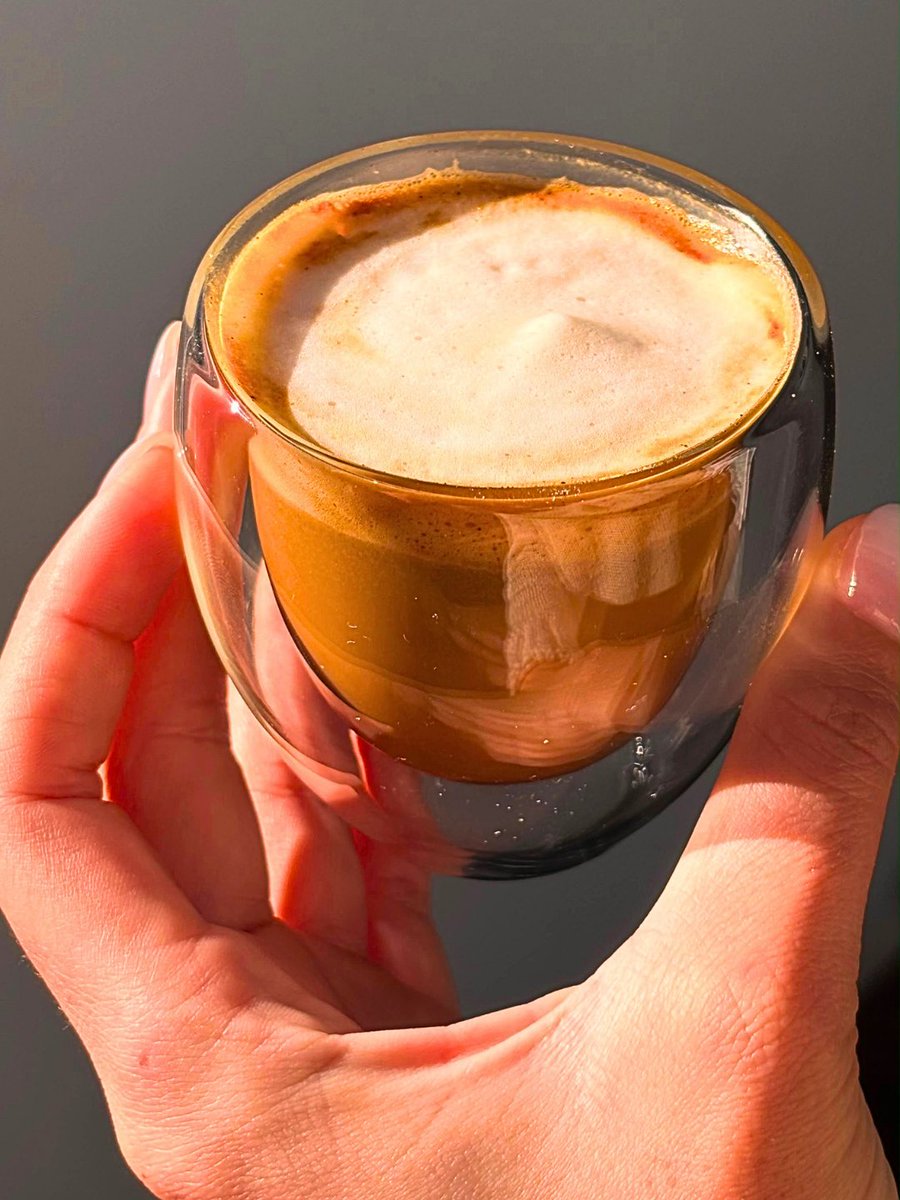 EmpreHouse's tweet photo. Crearon el primer café funcional de Argentina para transformar un hábito de millones de personas.

Awake Group nació con una idea simple: en lugar de pedirle a la gente que incorpore una rutina nueva, ¿por qué no mejorar una que ya existe? https://t.co/jpUY0KUKHX