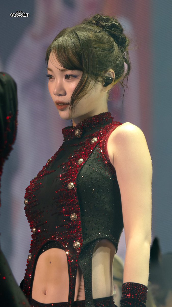 Lenotfear's tweet photo. Chaewon is beyond beauty 🫠🤍 https://t.co/guk04qXI5P