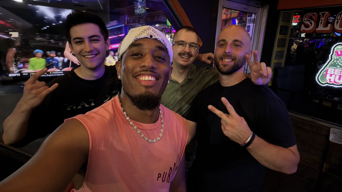 CovertMartian's tweet photo. Words can't describe just how sick GCX was. 

Finally meeting my boy @dunnskiii after playing together for almost 8 years meant the world. https://t.co/pral9ZJmLw