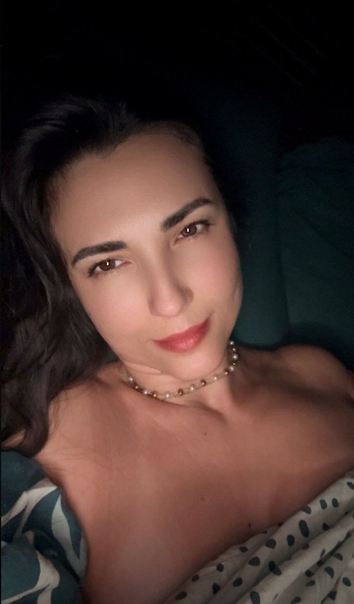 eva34ava's tweet photo. Good night my sweeties, tomorrow if you're smart I'll take you to the gym with me 🥰😉🍑😘 https://t.co/ESMJKO7aUZ