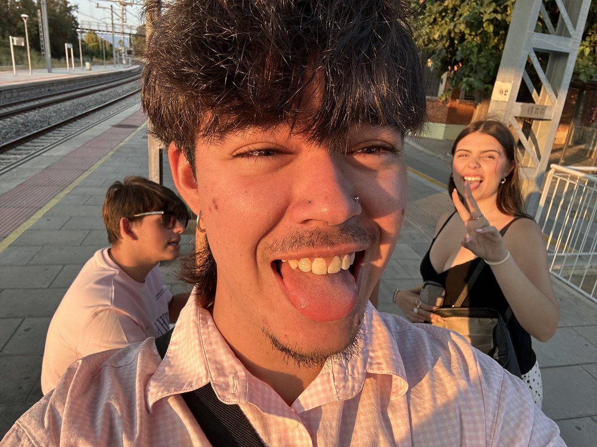 extremolvr's tweet photo. muy guay el tren https://t.co/nsvE8YEHPj