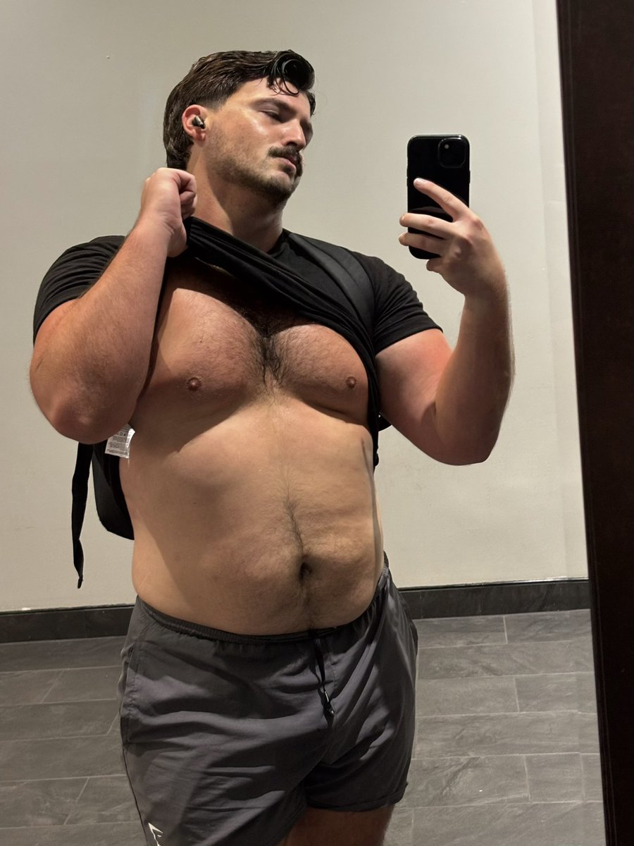 MorganFigge's tweet photo. Tummy Tuesday https://t.co/0tJRVabNvL