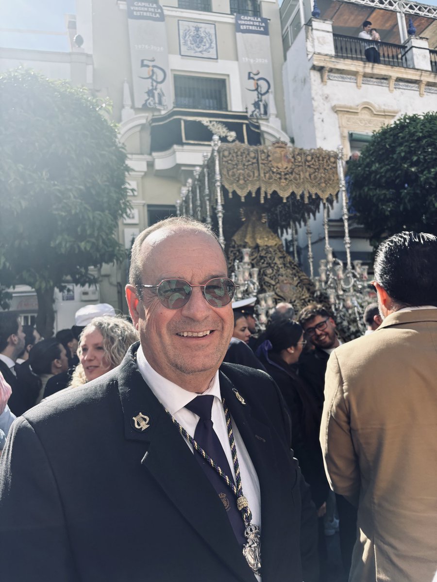 rocio_tos's tweet photo. El único director de Banda de Música que ha estado detrás de las dos Esperanzas de Sevilla. Eso sí que no te lo quita nadie papá. 
@jmtoscano2 https://t.co/rKrO3EssxD