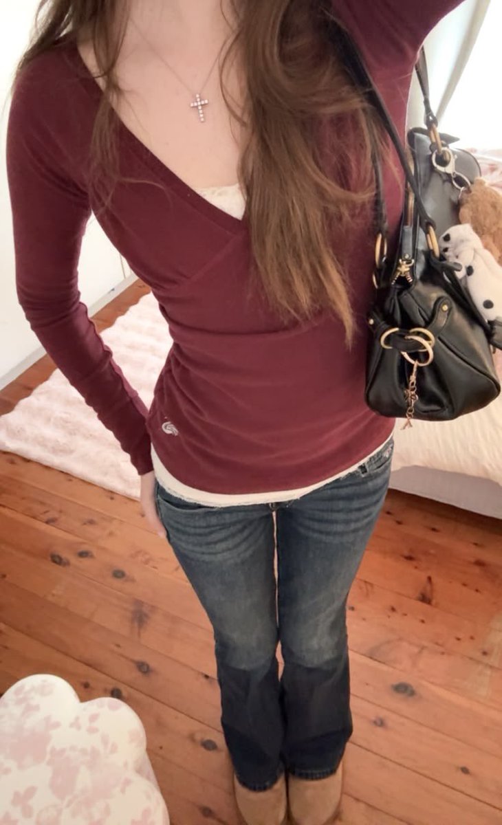 jshannonlynch's tweet photo. ⊹ ࣪˖ qual outfit você está usando? https://t.co/P96p7OjE8o