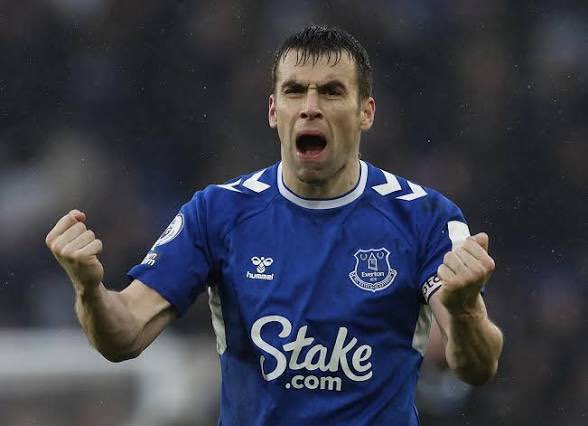 MNwoke1010's tweet photo. @FabrizioRomano Chelsea are going all in for experienced players. Welbeck and Henderson off to Stamford Bridge.  Seamus Coleman waiting for a contact from Chelsea https://t.co/mC4HF16cWj