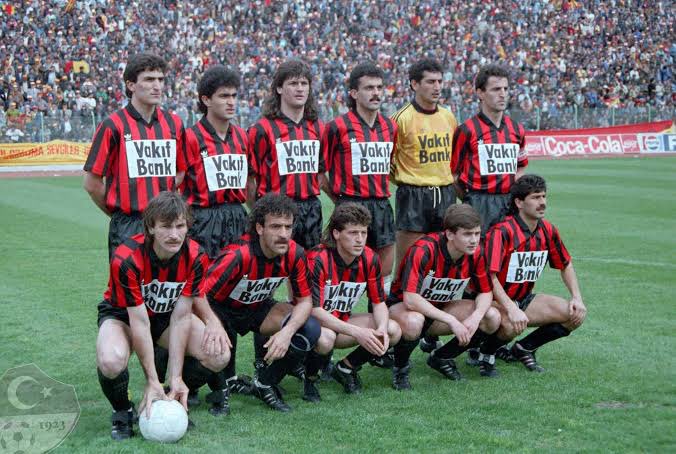 GBFormalar's tweet photo. En güzeli, en büyüğü 🔴⚫️

#Gençlerbirliği x adidas, 1990/91 Çubuklusu https://t.co/RPDhFIA3A7