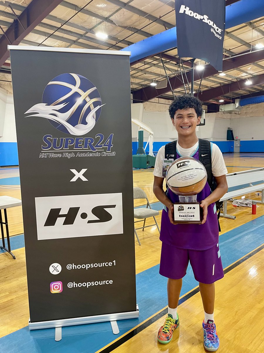 ZionPalacol's tweet photo. Had a weekend @ the SUPER 24 WAVE NXT Circuit in OR.  I played up in all 3 divisions. 
15U: 3-1  Conso Champs
16U: 2-2  
17U: 4-0 Champions https://t.co/v9DCPWRhiF