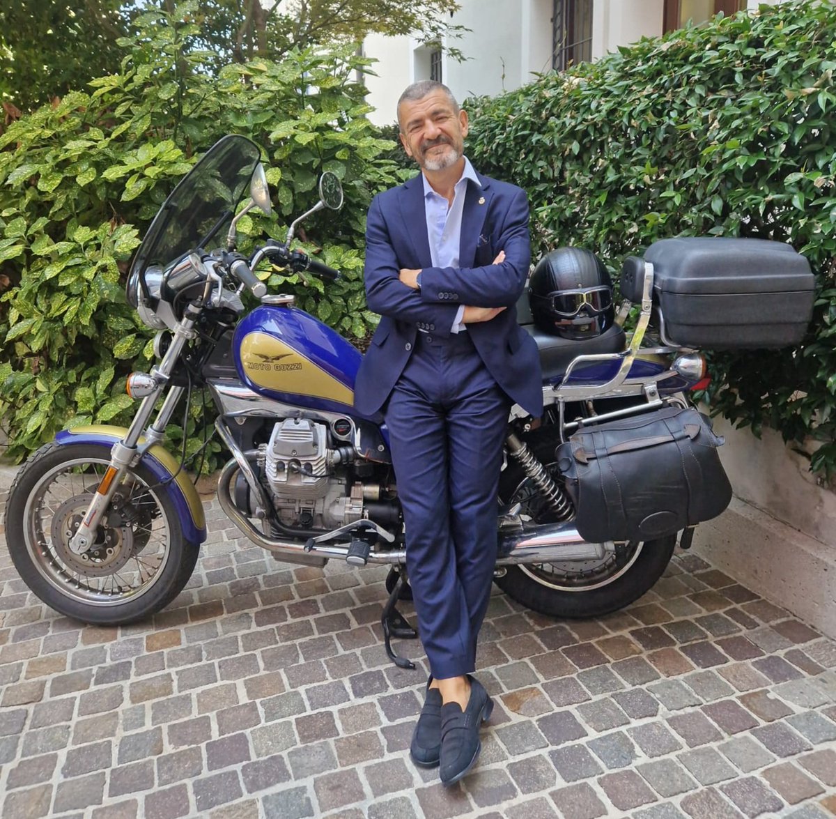 Teso_Sindaco's tweet photo. Compie trent'anni la mia Moto Guzzi Nevada: un 750 bicilindrico classico dal rombo inconfondibile, la frizione durissima e il carburatore sinistro che perde...
Ma va bene così. https://t.co/USobLgQ09J