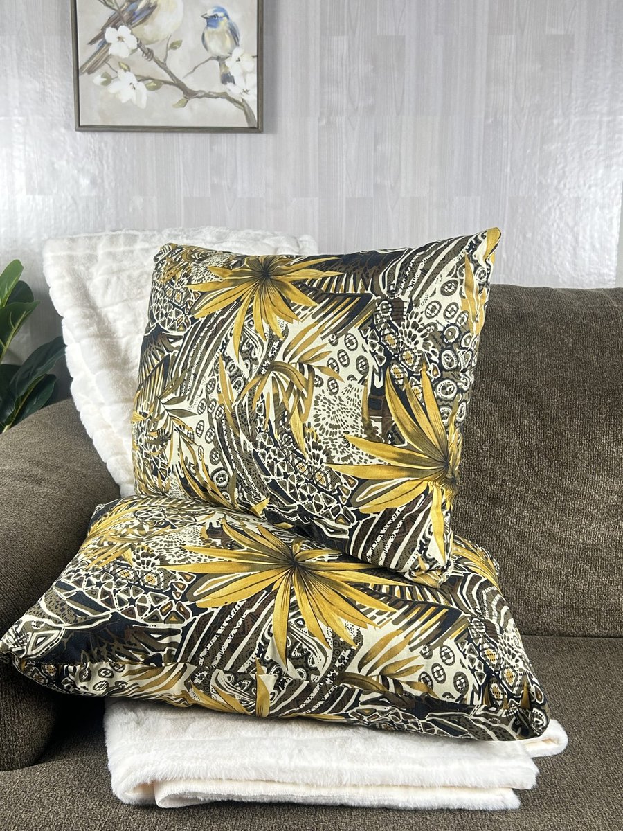 CharismaHomeDec's tweet photo. #DecorPoll
How would you decorate this pretty, stylish & cozy jungle brown throw pillow set on your sofa? Comment below to cast your vote!
A. Side by side
B. Stacked on top of each other
#pillow #livingroom #homedecor #decorate #cozy #exotic #jungle #handmade #vote #poll https://t.co/ITV5iU1HYf