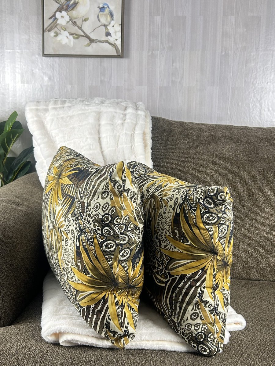 CharismaHomeDec's tweet photo. #DecorPoll
How would you decorate this pretty, stylish & cozy jungle brown throw pillow set on your sofa? Comment below to cast your vote!
A. Side by side
B. Stacked on top of each other
#pillow #livingroom #homedecor #decorate #cozy #exotic #jungle #handmade #vote #poll https://t.co/ITV5iU1HYf