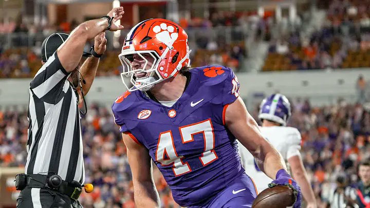 jacobinfante24's tweet photo. Don't be surprised if the #Bears take a swing at a LB in the 2027 offseason.

My current top 10 linebackers in the 2027 NFL Draft:

1. Sammy Brown, Clemson
2. Kyngstonn Viliamu-Asa, Notre Dame
3. Christian Alliegro, Ohio State
4. Ben Roberts, Texas Tech
5. Rasheem Biles, Texas
6. Chris Cole, Georgia
7. Tony Rojas, Penn State
8. Cole Sullivan, Oklahoma
9. Whit Weeks, LSU
10. Arion Carter, Tennessee