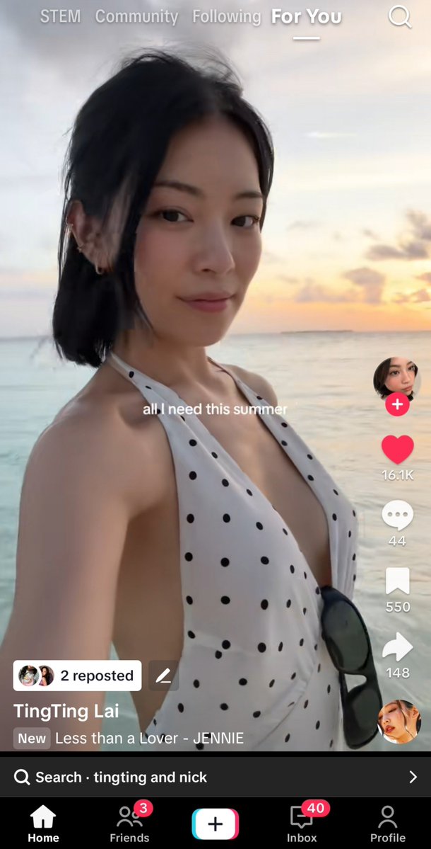 jnk0bssed's tweet photo. She would never miss a jennie song!! https://t.co/FSxmAFgarR