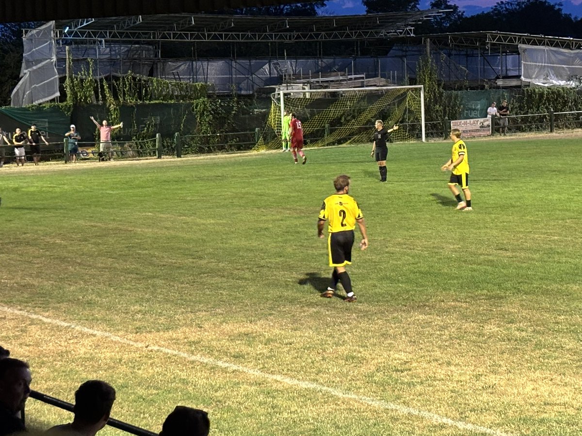 ThundersleyPhil's tweet photo. Tuesday 28th July 2026
@EastThurrockCFC 2 @BasTownFC 1
@ThurlowNunnL Division One South
Rookery Hill
Attendance: 272

Absolutely brilliant to see Rookery Hill hosting matches again after 2 years absence. Host come back to win a keenly contested local derby in the second half. https://t.co/oKNzXGUXLd