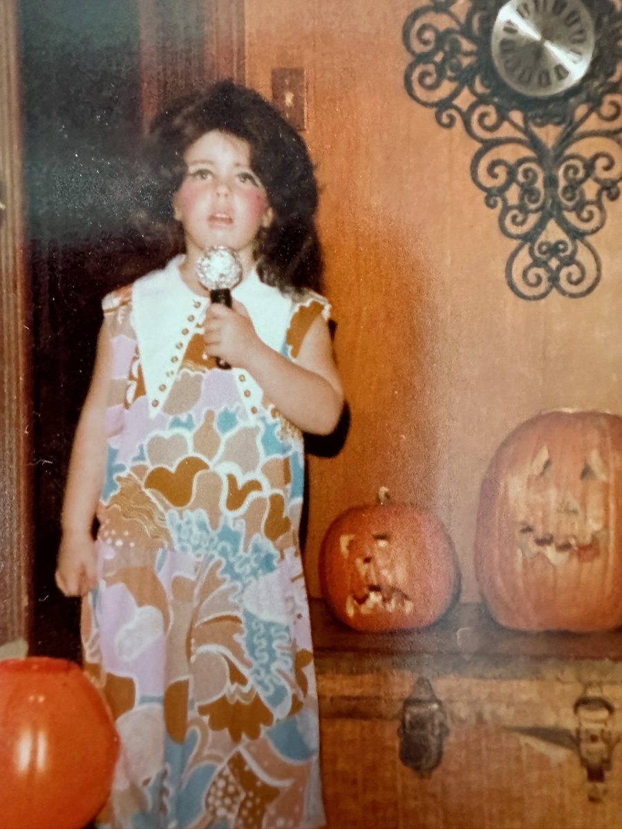 BDposts's tweet photo. Post a picture of yourself from the 70's: https://t.co/qXes12Hw8X