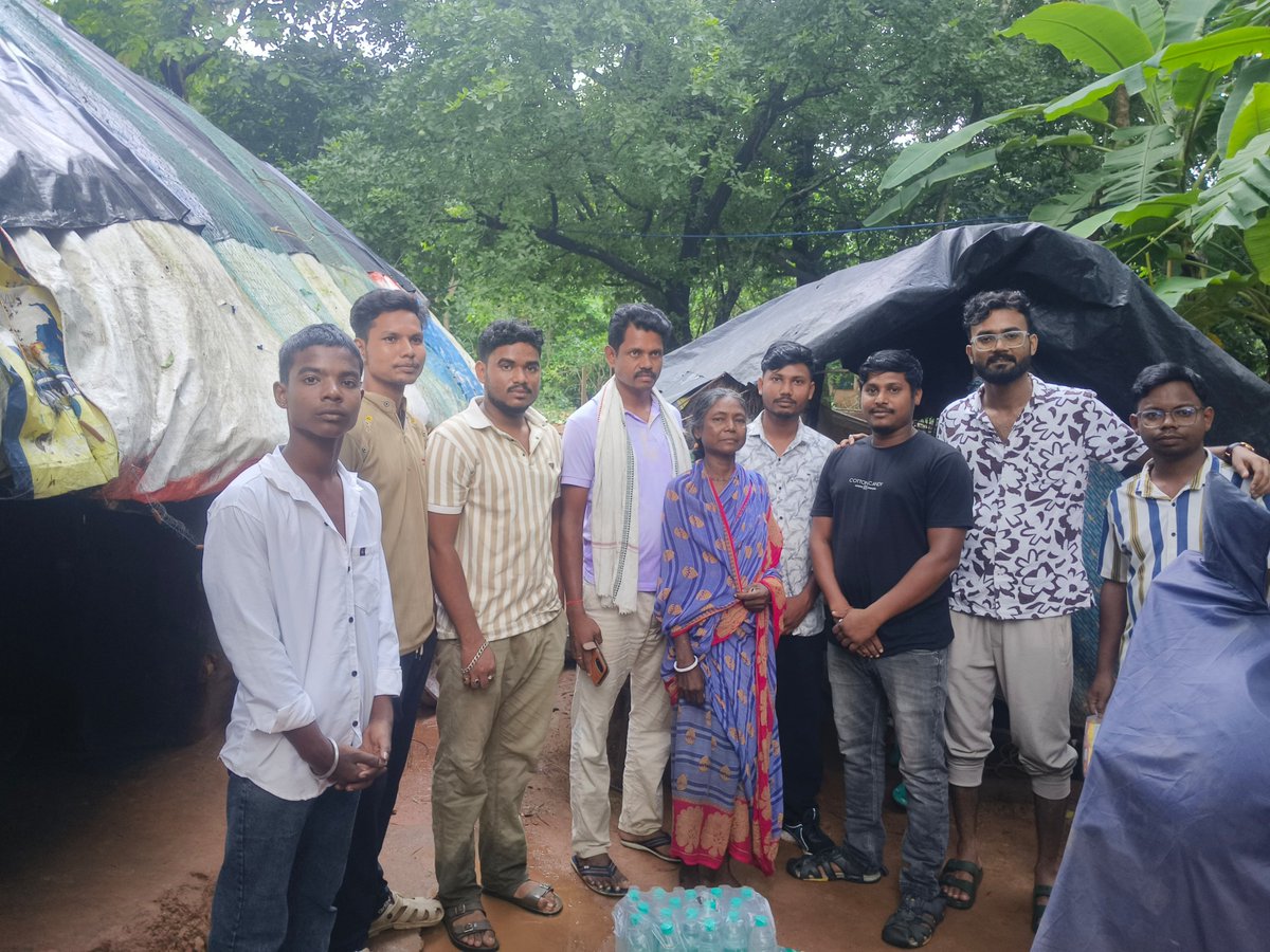 PatitapabanLen's tweet photo. Continuous heavy rain has led to severe waterlogging across Nilagiri Constituency.

Visited ground zero with the Yuva Morcha team to assess hardships and distribute dry food packets &amp; safe drinking water.

For us, service is not just a promise - it is our core pledge 🙏

#Odisha https://t.co/aXAqpvCn0c