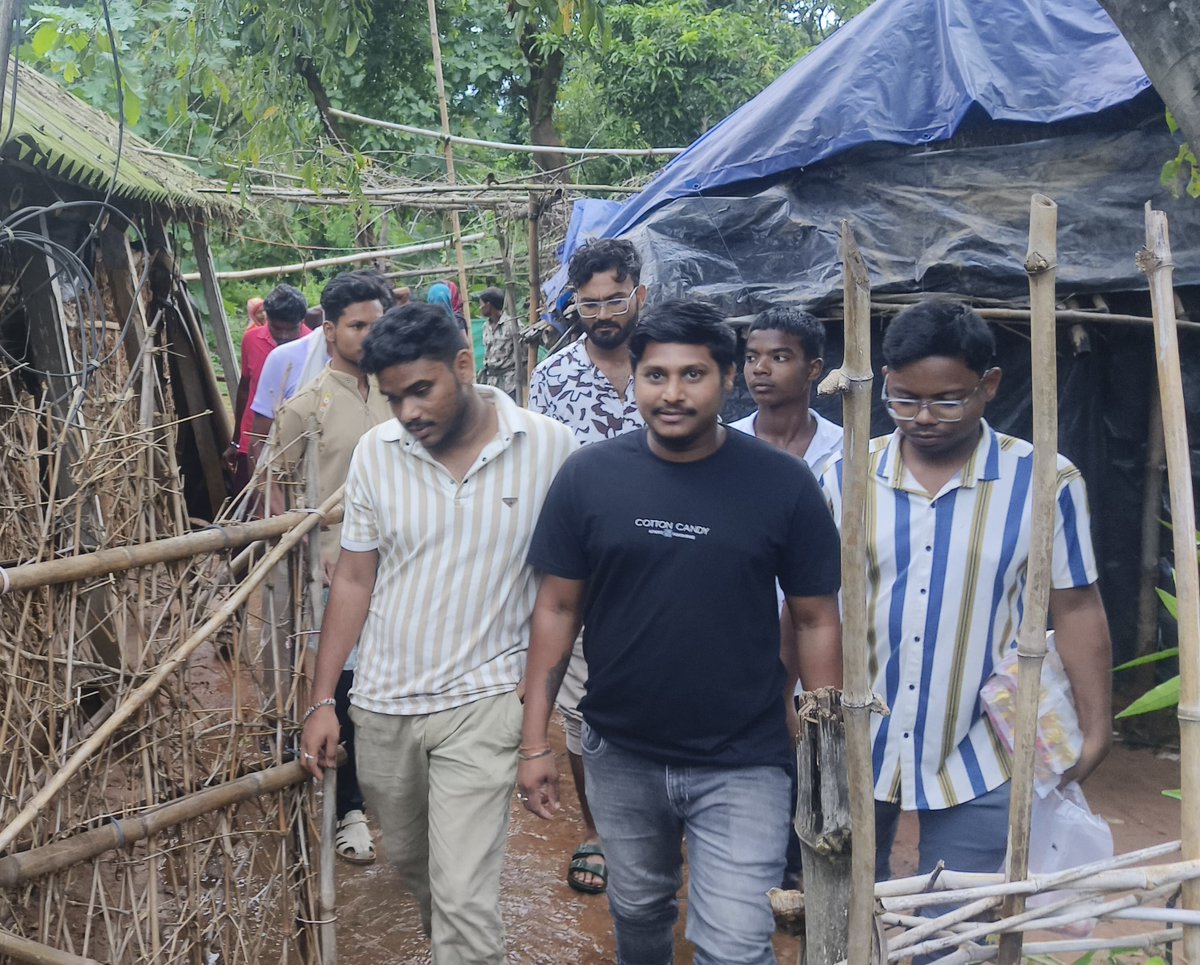 PatitapabanLen's tweet photo. Continuous heavy rain has led to severe waterlogging across Nilagiri Constituency.

Visited ground zero with the Yuva Morcha team to assess hardships and distribute dry food packets &amp; safe drinking water.

For us, service is not just a promise - it is our core pledge 🙏

#Odisha https://t.co/aXAqpvCn0c