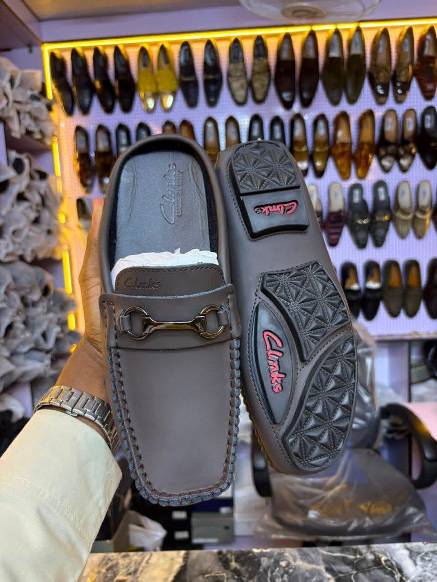 issia_fati's tweet photo. Chaussures Clark sur commande WhatsApp+22797573109 prix 15000F https://t.co/TbZfiB3hHl