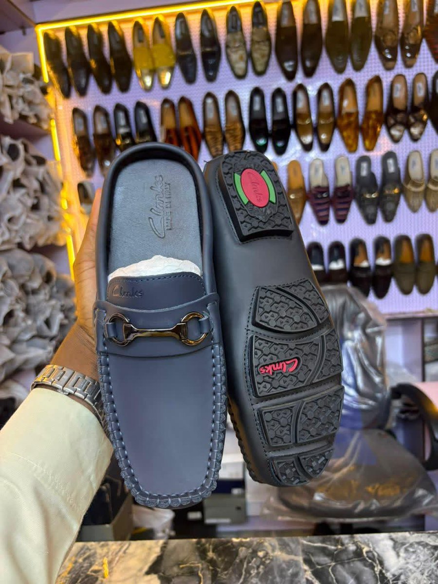 issia_fati's tweet photo. Chaussures Clark sur commande WhatsApp+22797573109 prix 15000F https://t.co/TbZfiB3hHl