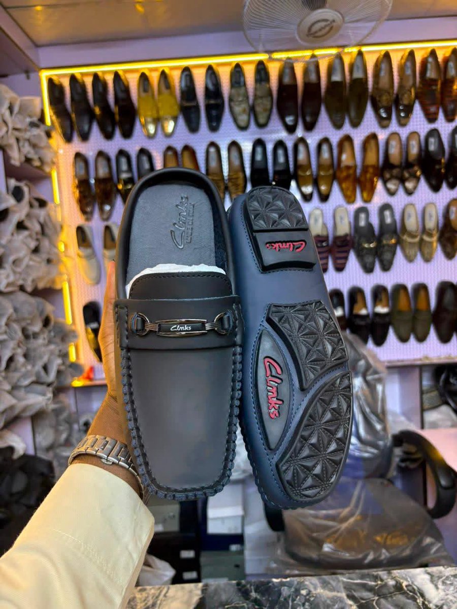 issia_fati's tweet photo. Chaussures Clark sur commande WhatsApp+22797573109 prix 15000F https://t.co/TbZfiB3hHl