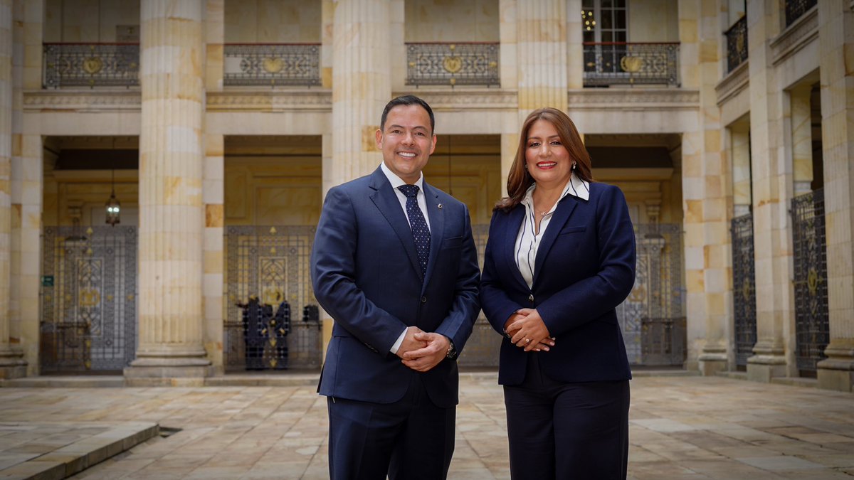 LilianaBSenado's tweet photo. 🇨🇴 Nuestra decisión unánime como bancada del Partido @soyconservador al declararnos oficialmente partido de gobierno refleja una postura responsable frente al momento que vive Colombia.

Entendemos las transformaciones sociales y actuaremos con responsabilidad sin renunciar a nuestros principios. Cada iniciativa será estudiada con rigor técnico, analizada con criterio y debatida escuchando a las regiones, para que las decisiones respondan a sus necesidades y se traduzcan en beneficios concretos.

Desde esa perspectiva, asumimos este compromiso con la estabilidad institucional, la gobernabilidad y la defensa efectiva de los intereses de los territorios.

Acompañaremos las iniciativas que beneficien a los colombianos, ejerceremos un control político serio y trabajaremos para que las necesidades de los departamentos y municipios se conviertan en decisiones, recursos y soluciones concretas. Las regiones deben ser protagonistas de la construcción del país.