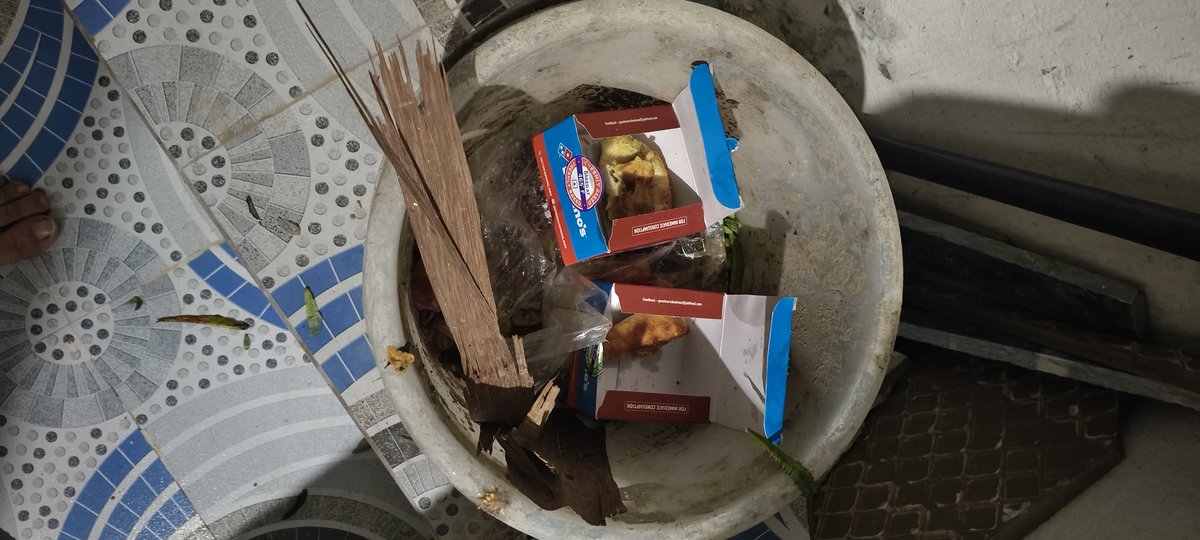 DBSHIKHAR's tweet photo. @dominos_india Jaunpur. This is not the first complaint. Received an unacceptable chicken parcel and foul-smelling sauce, raising serious food safety concerns. I don't want a refund I want strict action. If no action is taken, I will approach Consumer Court and @fssaiindia. https://t.co/JyZECnlYtN