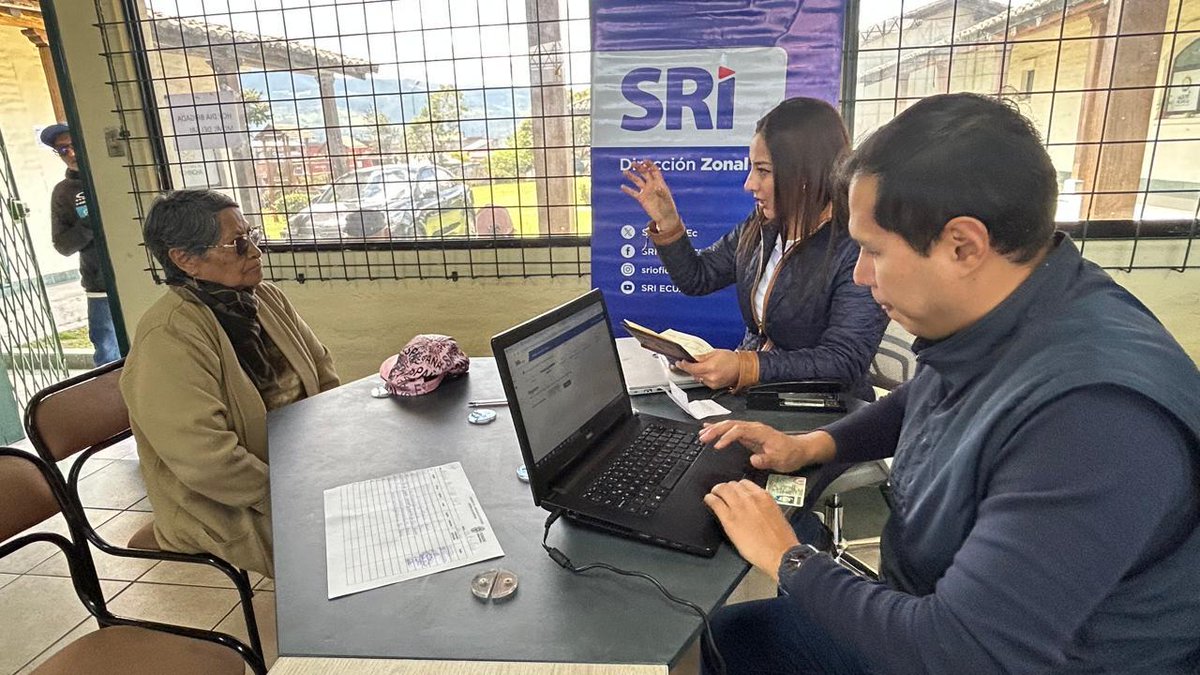 SRIoficialEc's tweet photo. #SRIzonal9

En Machachi, nuestra #BrigadaMóvilSRI, entregó servicios de RUC, claves e información tributaria, para que la ciudadanía cumpla sus trámites de forma ágil y sin desplazarse hasta las agencias. https://t.co/o4pDT2BdSa