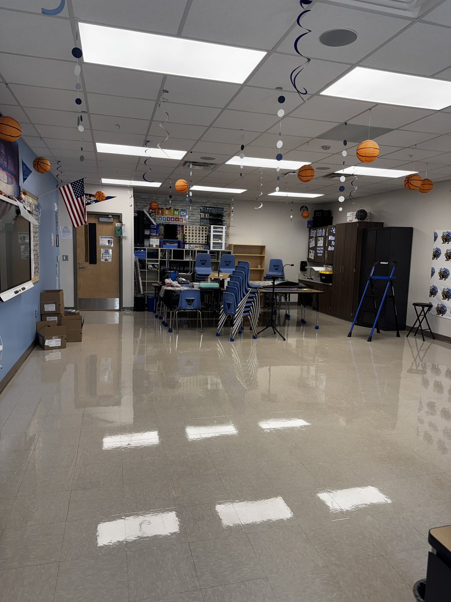 MrsLopezMagic's tweet photo. Year #9 Loading… 💙🩶🖤 Planners won’t be in color, but that’s okay. I was able to print a sample at work and bind it with a binding machine I borrowed from an awesome coworker 🙏🏻 Shoutout to @Stonewyck_OCPS custodians for making my floors super shiny 😁 #MagicMath @OrlandoMagic https://t.co/YhWGFXPgTW
