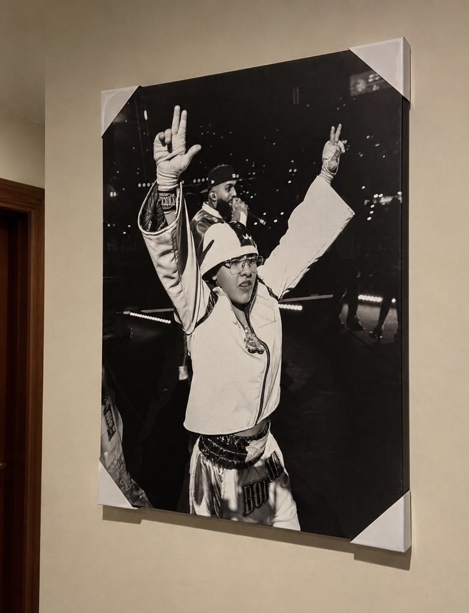 giselllfzbt's tweet photo. me había llegado otro cuadro y no me había dado cuenta, ya lo puse en mi cuarto 🥰 https://t.co/lo05esgg1h