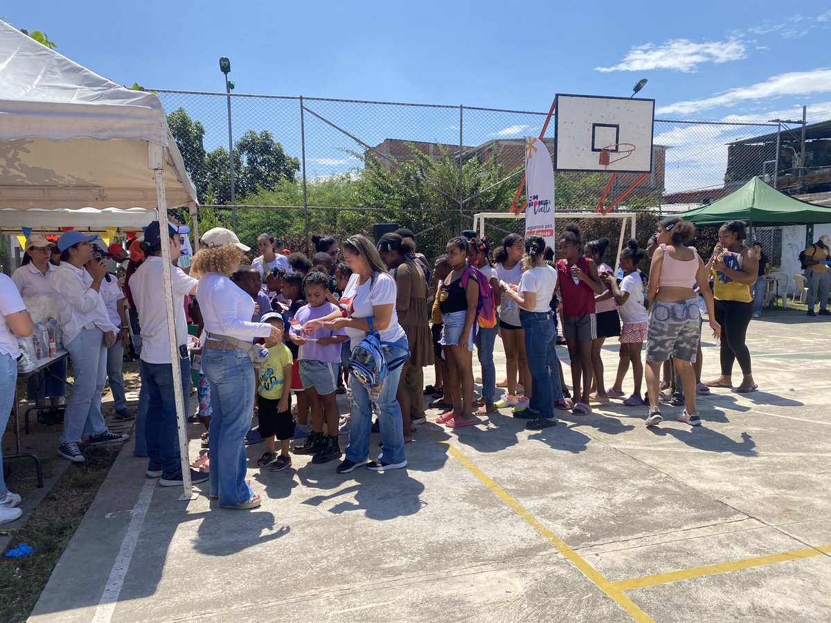 ValleCompromiso's tweet photo. Gracias a todas las organizaciones, voluntarios y líderes comunitarios que hicieron parte de esta jornada. Seguimos sumando esfuerzos para fortalecer los territorios y generar espacios de bienestar para la comunidad. 🙌

#TodosSomosCompromisoValle https://t.co/qvQdZuP5zA