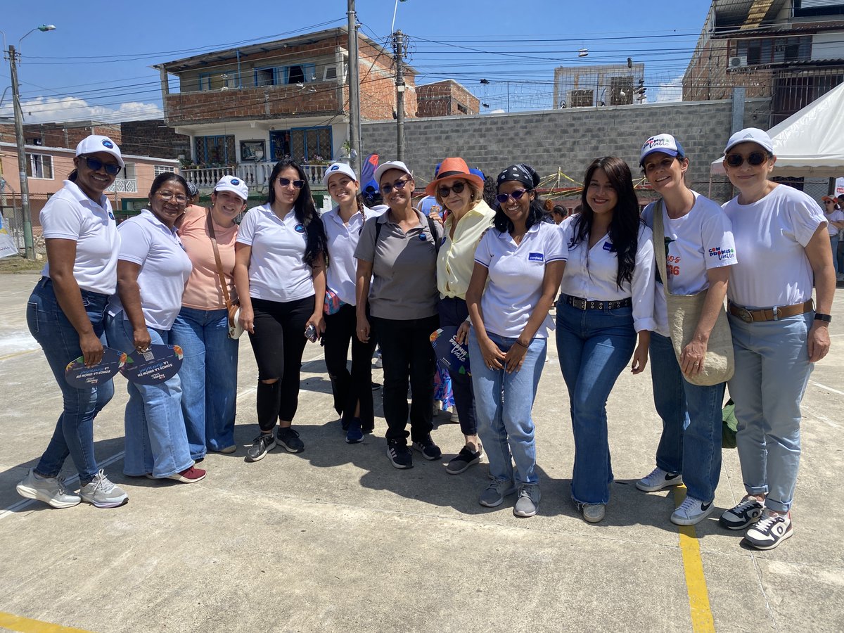 ValleCompromiso's tweet photo. Gracias a todas las organizaciones, voluntarios y líderes comunitarios que hicieron parte de esta jornada. Seguimos sumando esfuerzos para fortalecer los territorios y generar espacios de bienestar para la comunidad. 🙌

#TodosSomosCompromisoValle https://t.co/qvQdZuP5zA