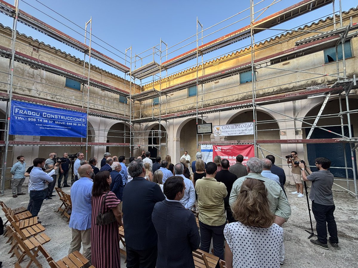 voxjerezfra's tweet photo. Las Hermandades contribuyen a tener una ciudad mejor.

Acompañamos a la Hermandad del Rocío de Jerez en el inicio de la rehabilitación de su futura Casa de Hermandad en los Claustros.

Una actuación que devolverá la vida a un edificio histórico y reforzará el patrimonio de Jerez. https://t.co/93T0vKnM0g