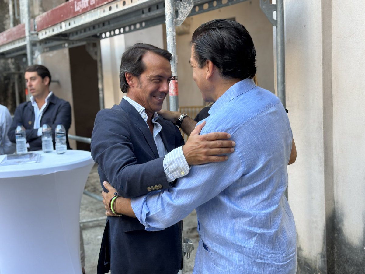 voxjerezfra's tweet photo. Las Hermandades contribuyen a tener una ciudad mejor.

Acompañamos a la Hermandad del Rocío de Jerez en el inicio de la rehabilitación de su futura Casa de Hermandad en los Claustros.

Una actuación que devolverá la vida a un edificio histórico y reforzará el patrimonio de Jerez. https://t.co/93T0vKnM0g