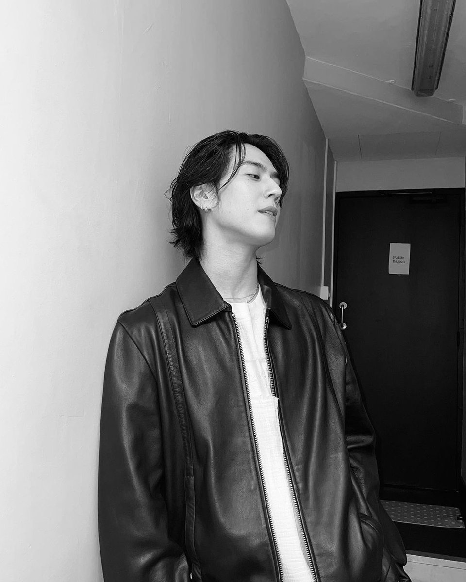 youcallingyug's tweet photo. release this man from the military rn https://t.co/Q81AZRkzrL