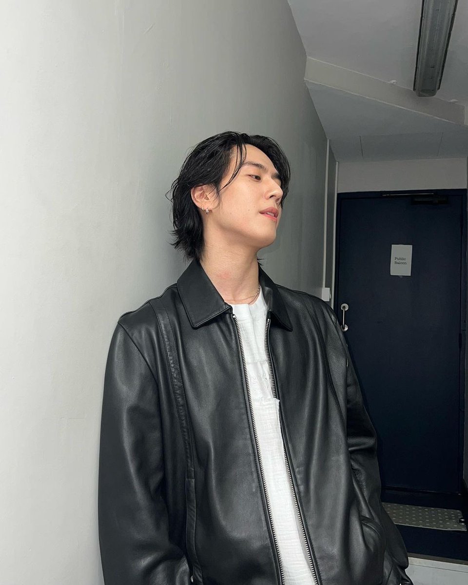youcallingyug's tweet photo. release this man from the military rn https://t.co/Q81AZRkzrL