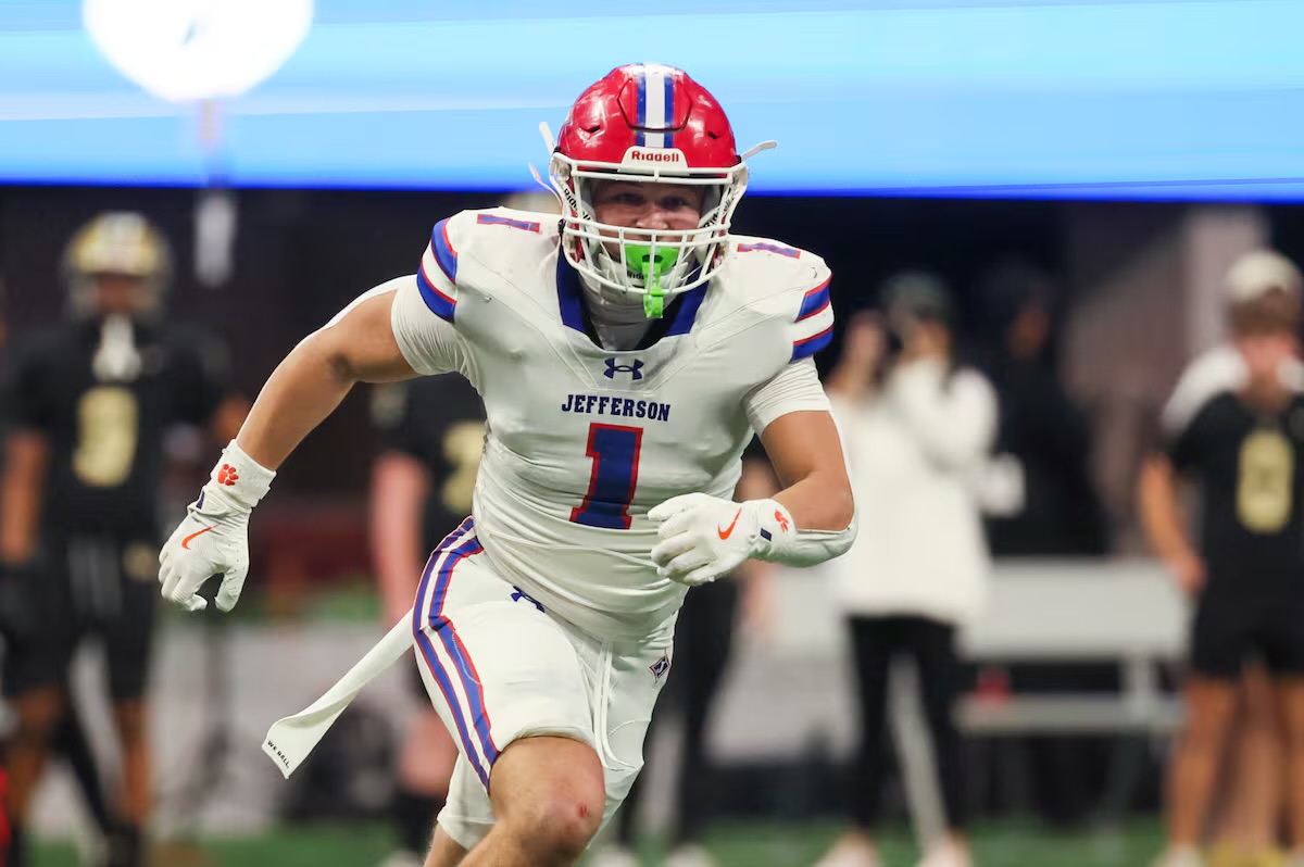 McclainBaxley's tweet photo. “He’s not Sammy Brown’s little brother. He’s Max Brown.”

After knee surgery last fall, Clemson linebacker commit Max Brown feels stronger and faster than ever. 

https://t.co/XyDXqjdED6 Via @ajc https://t.co/iTUBUJizWE