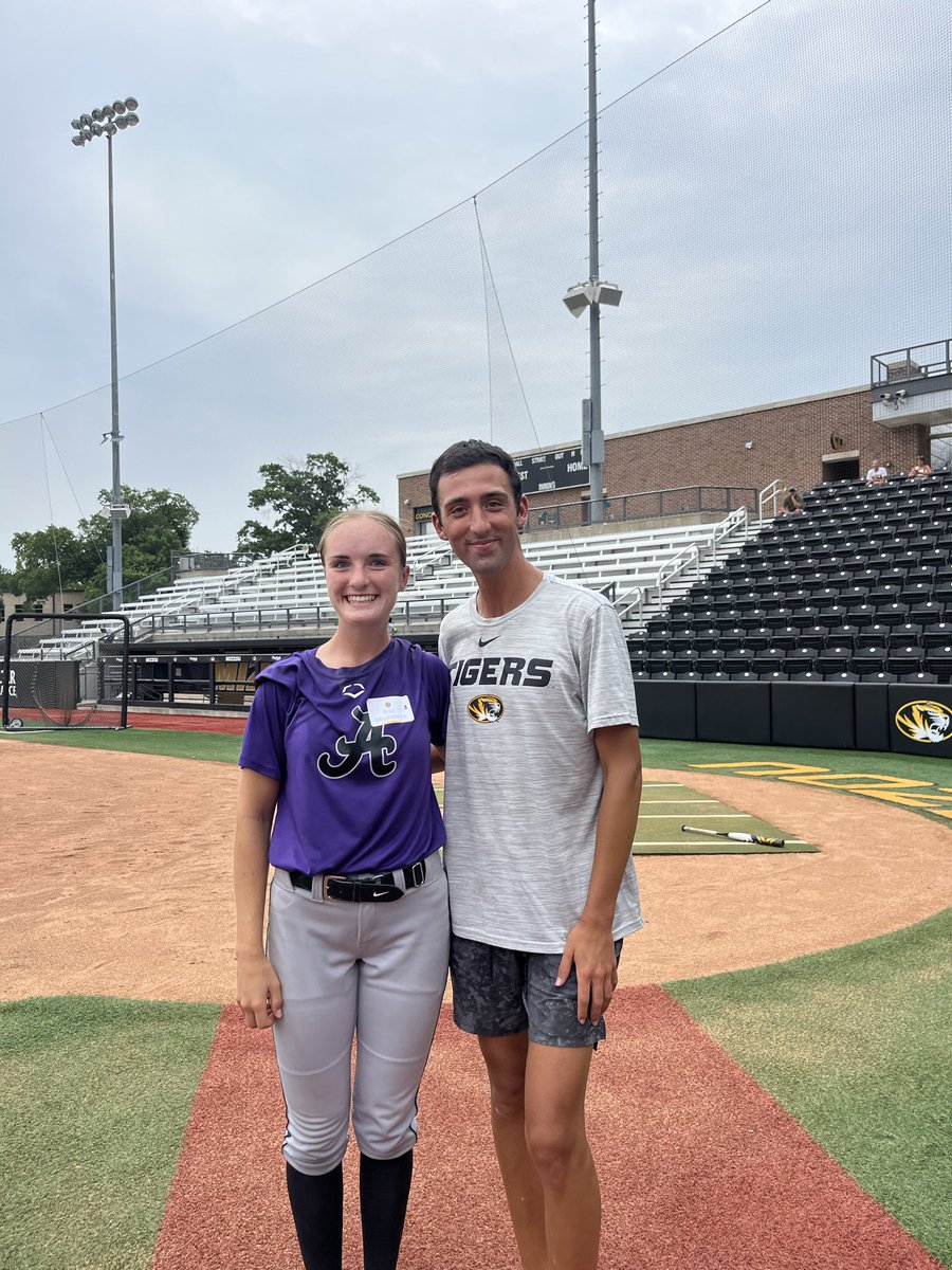ElleBruemmer's tweet photo. Thank you @MizzouSoftball for putting on a great camp today! I am so pumped to take what I have learned and apply it to make me better! Seeing instant improvements from the coaching I received is so cool! 
@CoachLarissaA @epsteinhitting @CoachBella42 @emma_raabe @ConnorMammola https://t.co/8OKcWgI7hM