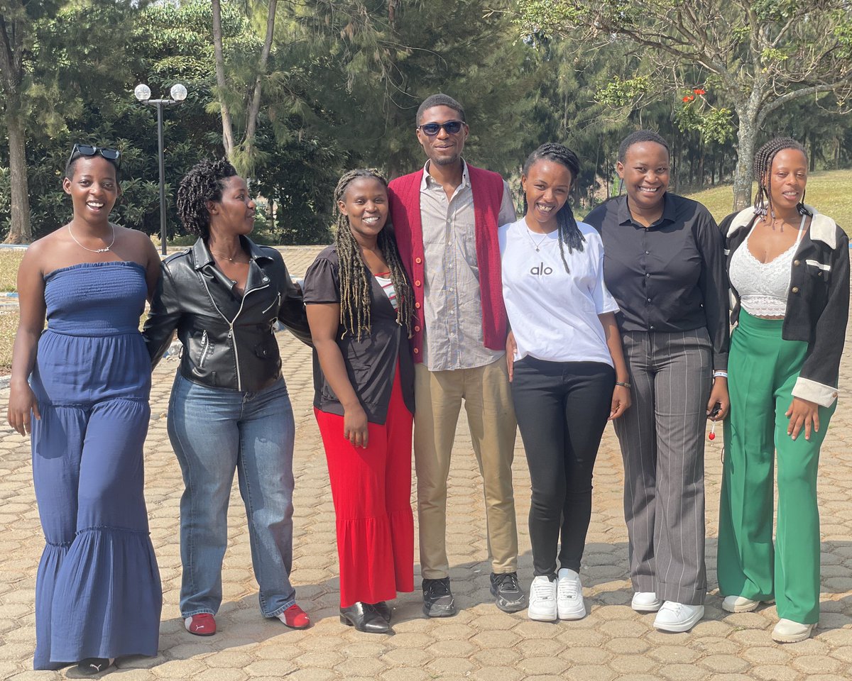 THE_ROOM_OF_LAW's tweet photo. ‼️LA TEAM‼️

Itsinda ry’abahanga baba inyuma yibyo mubona umunsi ku munsi muri THE ROOM OF LAW. 

Amategeko binyuze muri THE ROOM OF LAW yaraduhuje turagerageza buri uko umunsi ukeye. Byose dukora tuyoborwa n’urukundo hamwe n’amasengesho.

LA TEAM, Imana ibahe umugisha mwinshi. https://t.co/V5LJwJYyoa