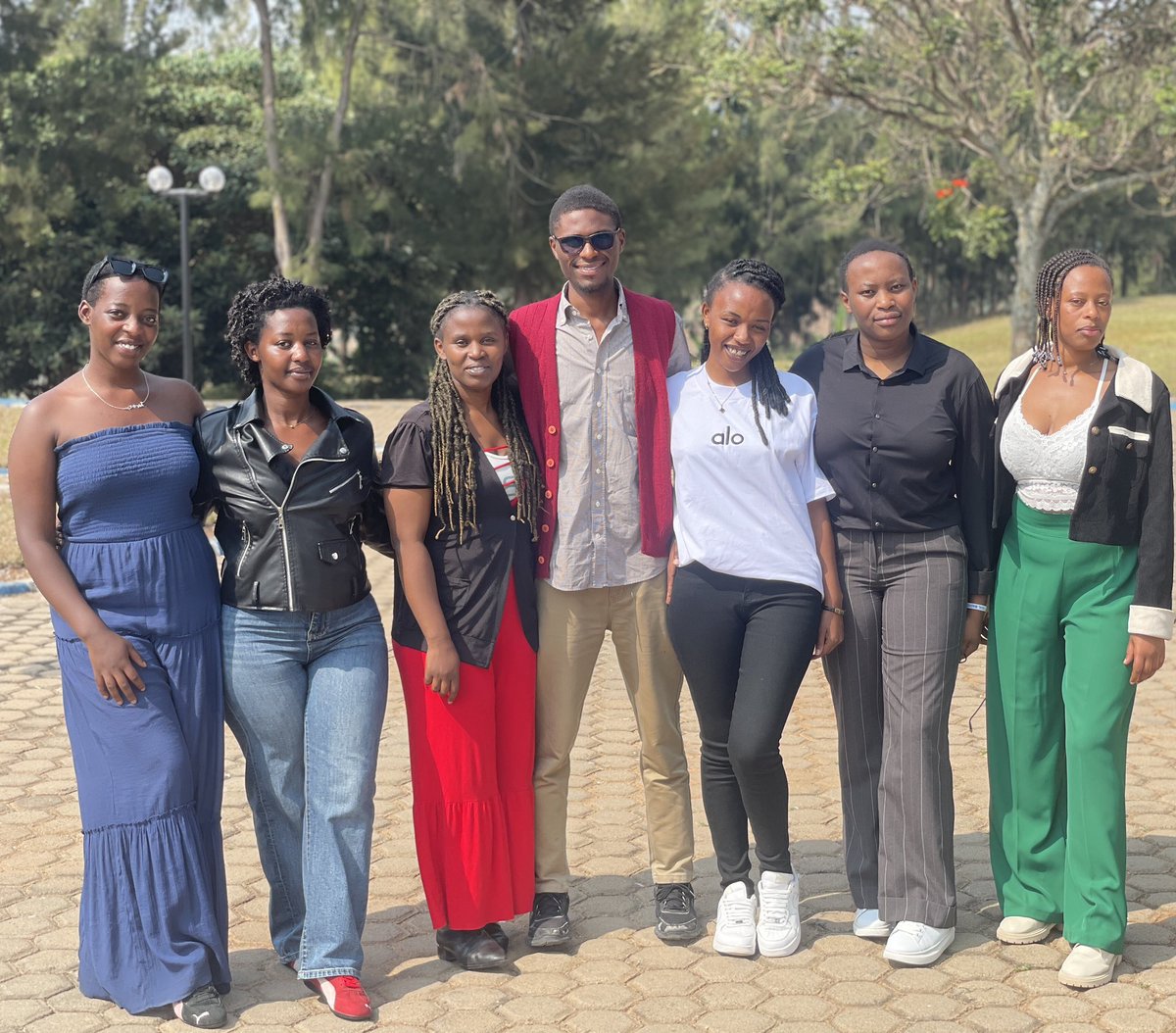 THE_ROOM_OF_LAW's tweet photo. ‼️LA TEAM‼️

Itsinda ry’abahanga baba inyuma yibyo mubona umunsi ku munsi muri THE ROOM OF LAW. 

Amategeko binyuze muri THE ROOM OF LAW yaraduhuje turagerageza buri uko umunsi ukeye. Byose dukora tuyoborwa n’urukundo hamwe n’amasengesho.

LA TEAM, Imana ibahe umugisha mwinshi. https://t.co/V5LJwJYyoa