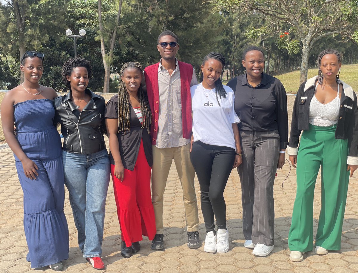 THE_ROOM_OF_LAW's tweet photo. ‼️LA TEAM‼️

Itsinda ry’abahanga baba inyuma yibyo mubona umunsi ku munsi muri THE ROOM OF LAW. 

Amategeko binyuze muri THE ROOM OF LAW yaraduhuje turagerageza buri uko umunsi ukeye. Byose dukora tuyoborwa n’urukundo hamwe n’amasengesho.

LA TEAM, Imana ibahe umugisha mwinshi. https://t.co/V5LJwJYyoa