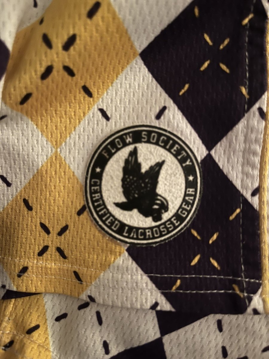 D4MikeHuncho's tweet photo. Real ones know the eagle sores above the crown. #Logomogged https://t.co/0uURjeRejx