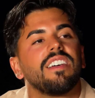 klekill89's tweet photo. Danilo mentre guarda il video.
PRESI-DENTE?
PRESI...DENTE!?!?!?!?
 #temptationisland https://t.co/UykLFg40rY