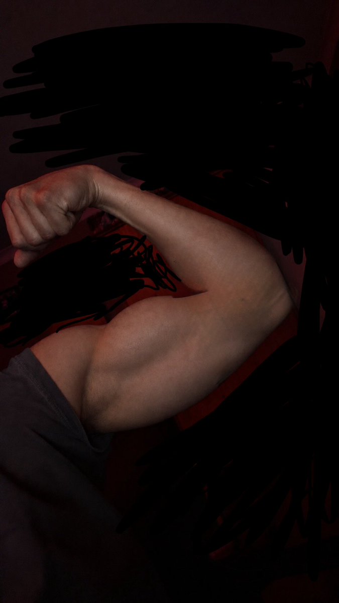 deranged_dada's tweet photo. :) bite ? 
#bicep #nsfwtwt #nsfw #moots https://t.co/Iea8NkLycT