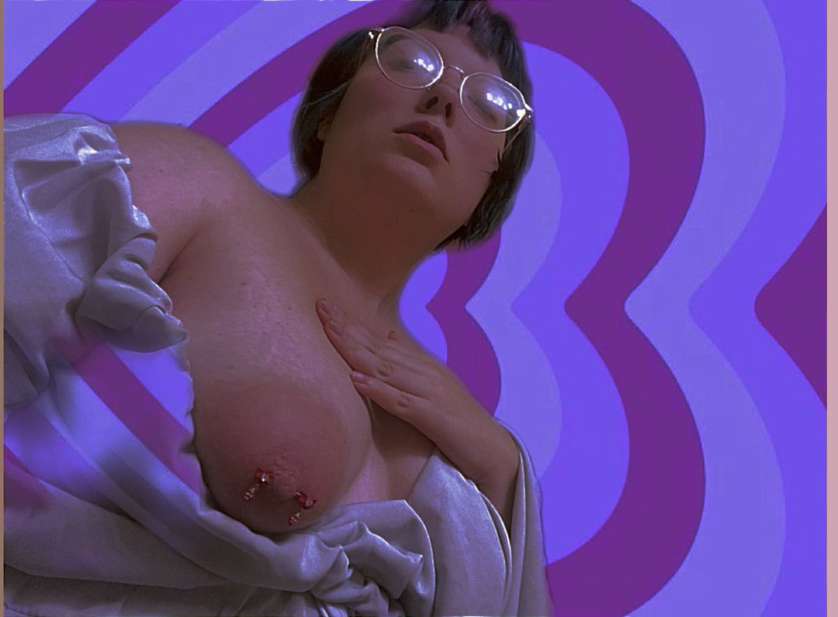 creepyxutie's tweet photo. Happy titty Tuesday https://t.co/kdd95PeMoO