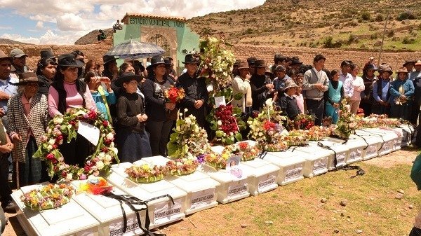 Lady_SnowB's tweet photo. @DiegoCortazar98 Y nosotros por ellos, inocentes asesinados a punta de machetazos por Sendero Luminoso. https://t.co/fqPetRwA1T