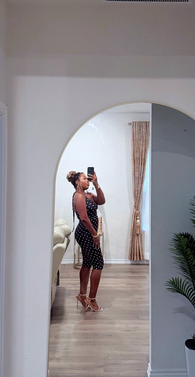 Abekeade24's tweet photo. In my baby girl and somehow backless outfits era 😍 https://t.co/5NPyCUvwTv