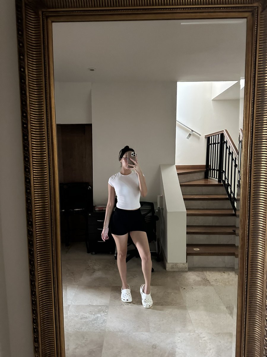 Ari tweet media